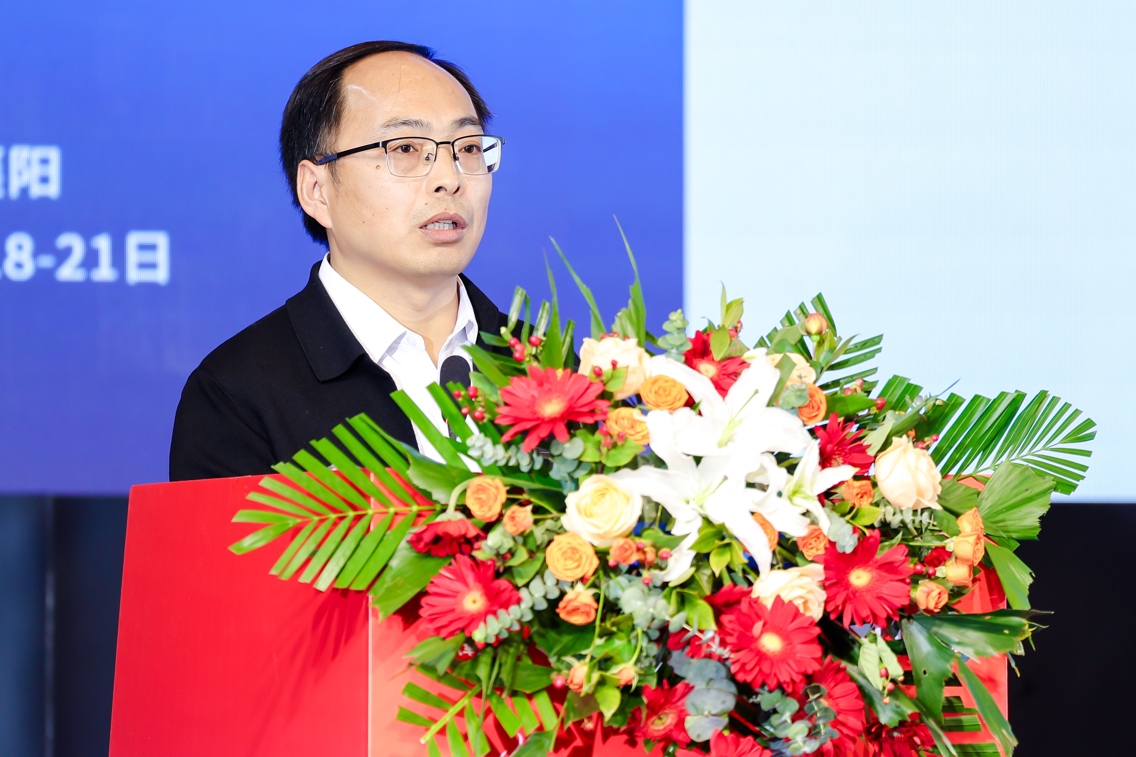 刘亚龙.jpg
