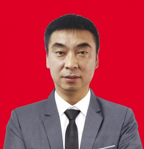 辽宁海城东晟婚典文化传媒总经理、析木东晟榆树纯粮白酒专卖店总经理莫维东