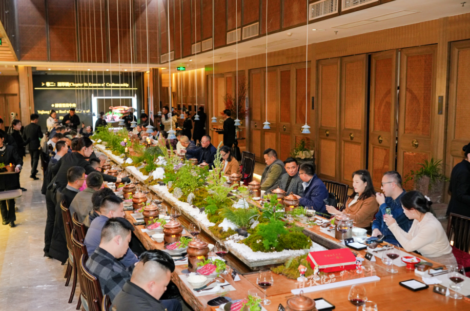 圣洁甘孜·一生有约 | 现场嘉宾盛赞：从“好吃”到“想买”，品鉴宴点燃消费热情