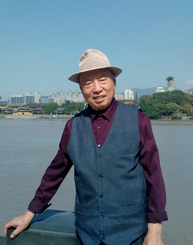 翰墨春秋写人生——记著名书法家魏原君的艺术之路