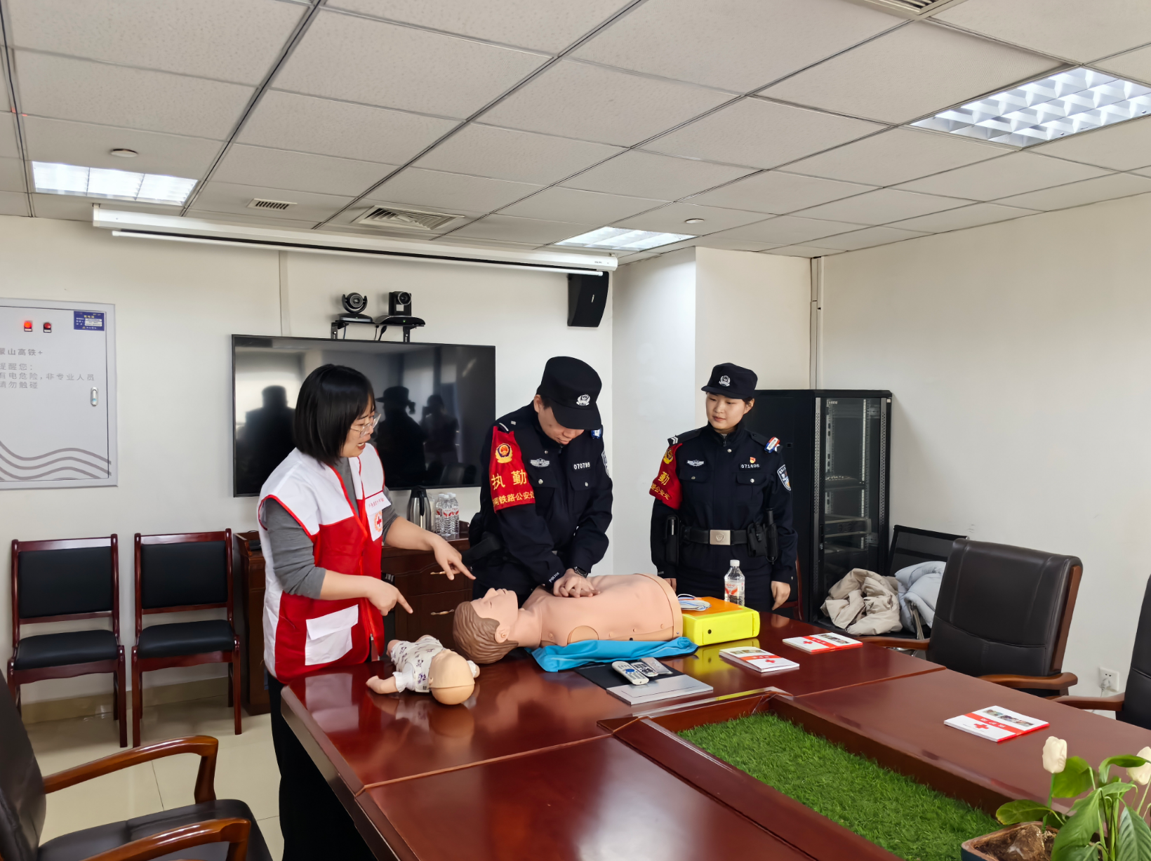 急救培训进车站 警民携手护平安