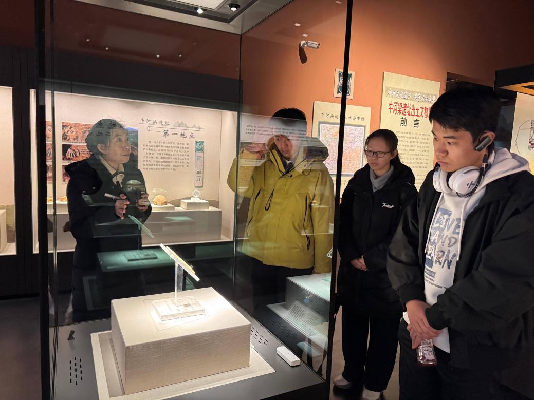 2EAEF46EE6D5352A1D34A7FA3073D63E