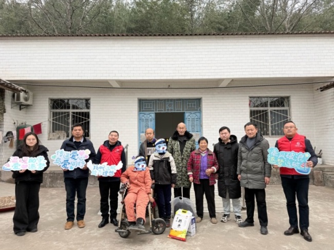 情暖童心 爱伴成长 富德生命人寿荆门中支“小海豚计划”一对一帮扶走进石桥驿镇