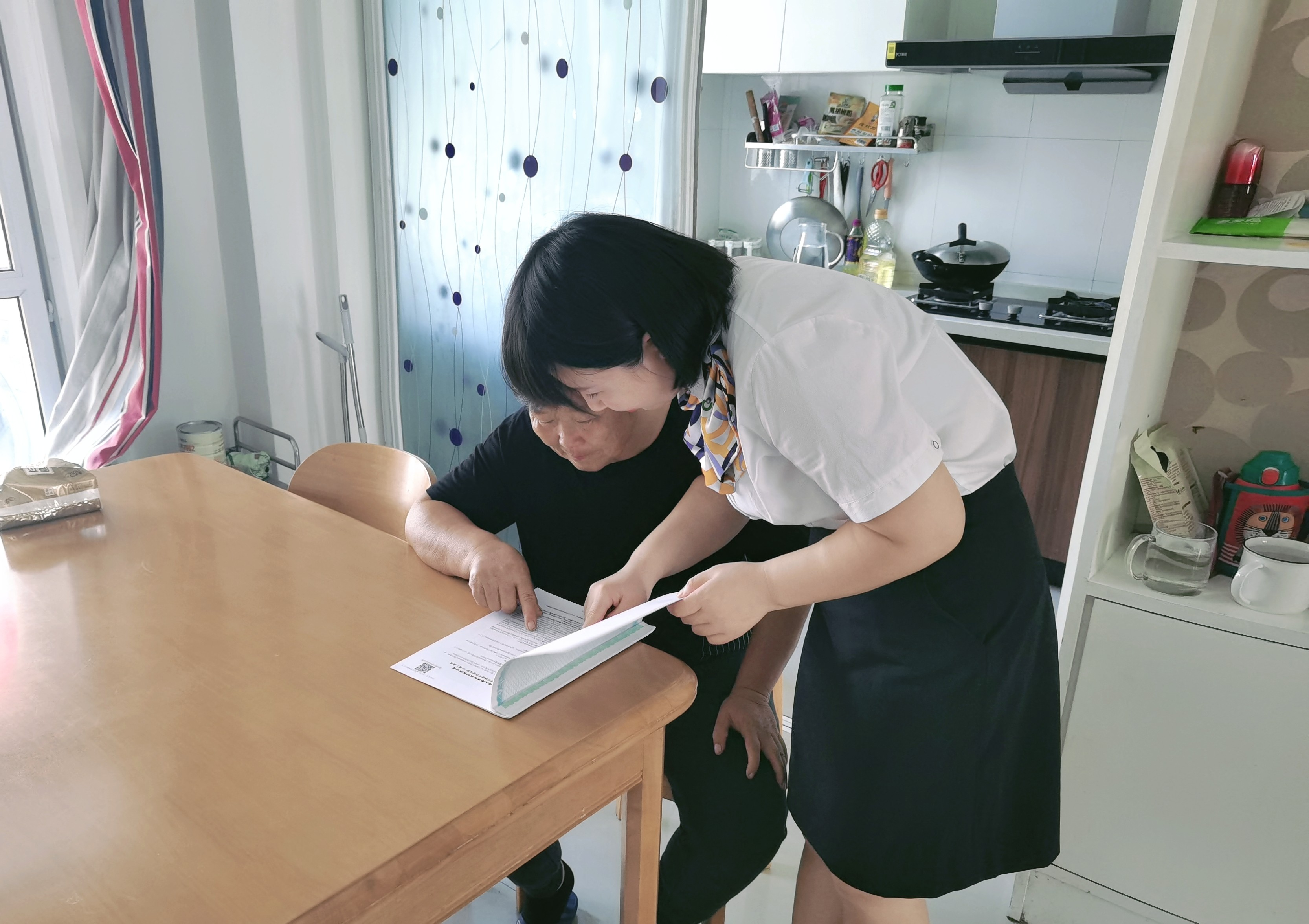 东南西北的“她力量”：丈量国寿温度的四张巾帼面孔