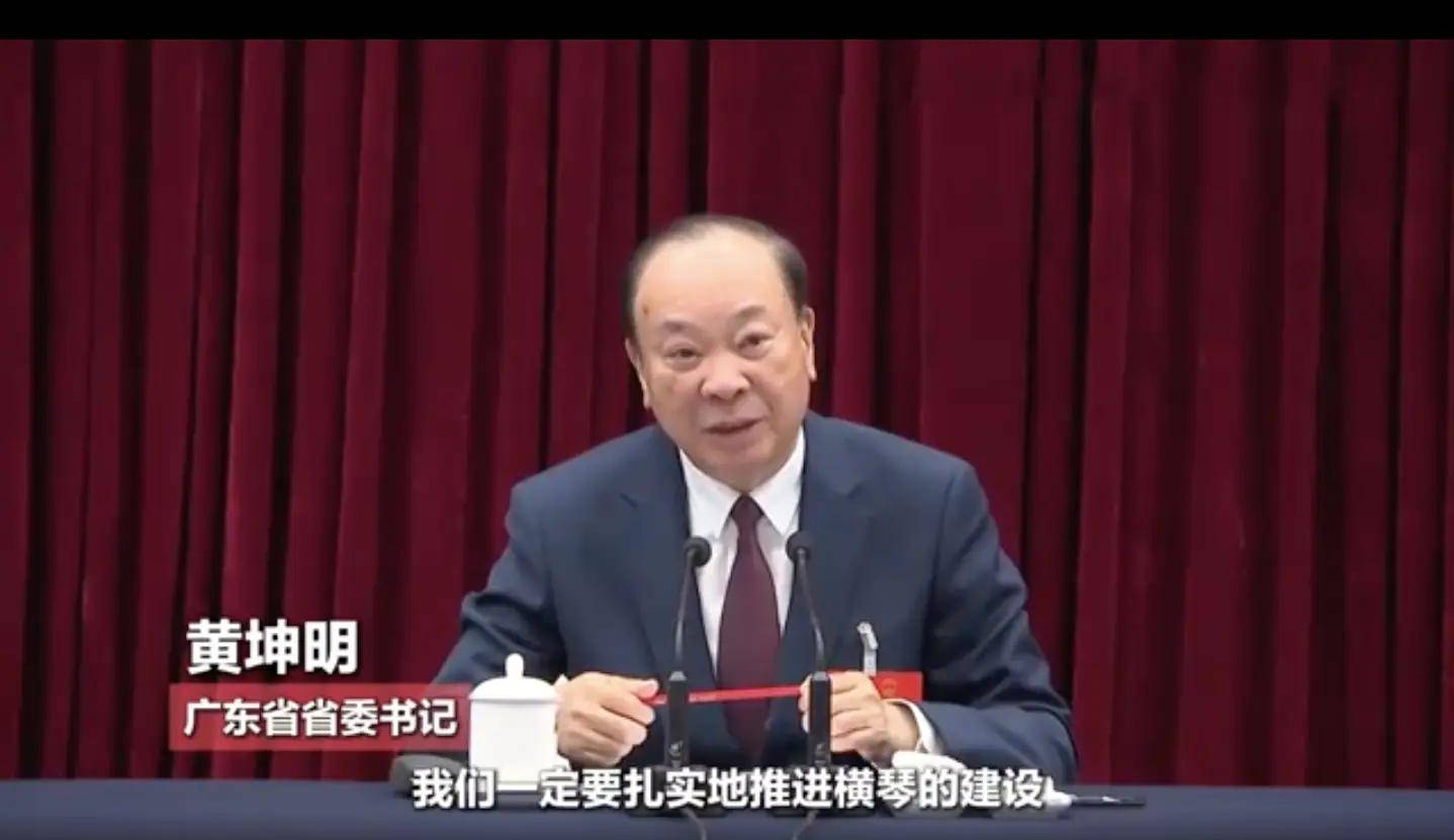 记者王群在广东代表团开放日提问引发海内外华媒热议