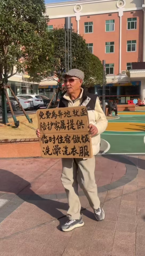 烟火暖巷,善意长明——一饭寻常间,照见陌生人的守望情深