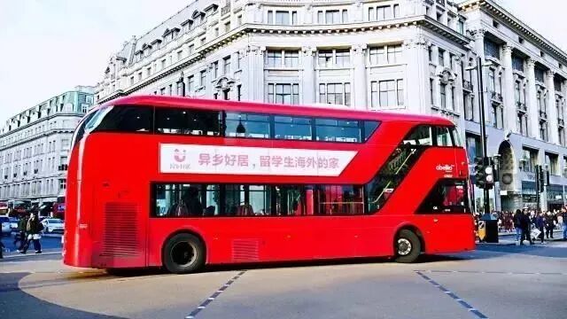 异乡好居八载同行｜异乡巴士2026再启程：英国街头“异乡红”等你偶遇-异乡好居