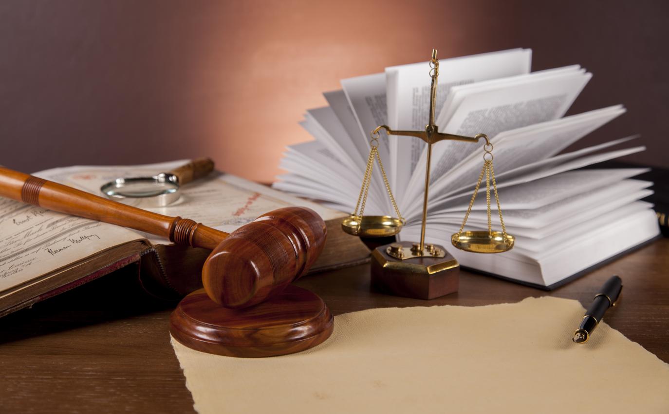 C:/Users/Administrator/Desktop/下载/摄图网_328319767_带有大气光照的法律和司法主题律师真相起诉犯罪锤子惩罚棕色权威法庭法官(非企业商用).jpg摄图网_328319767_带有大气光照的法律和司法主题律师真相起诉犯罪锤子惩罚棕色权威法庭法官(非企业商用)