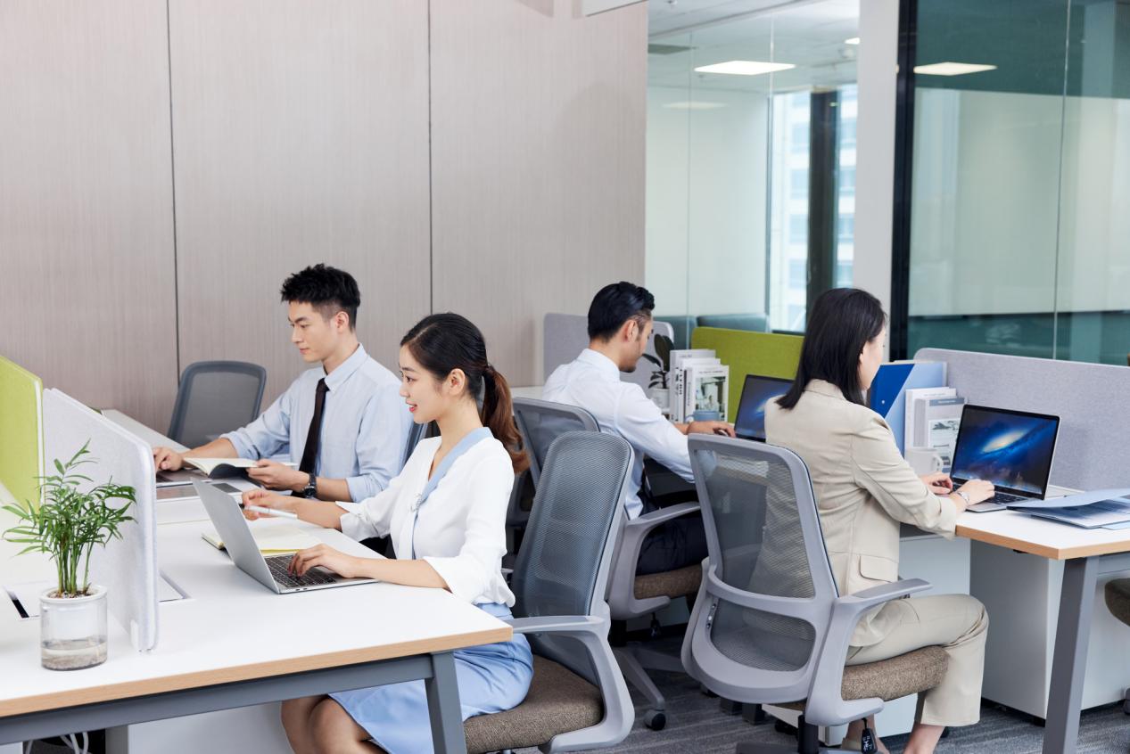 C:/Users/Administrator/Desktop/下载/摄图网_506952273_商务白领在办公室工作(仅交流学习使用).jpg摄图网_506952273_商务白领在办公室工作(仅交流学习使用)