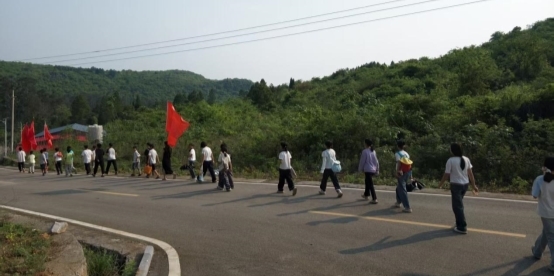 道县杨家中心小学:传承红色基因,清明祭英烈暨重走长征路主题活动