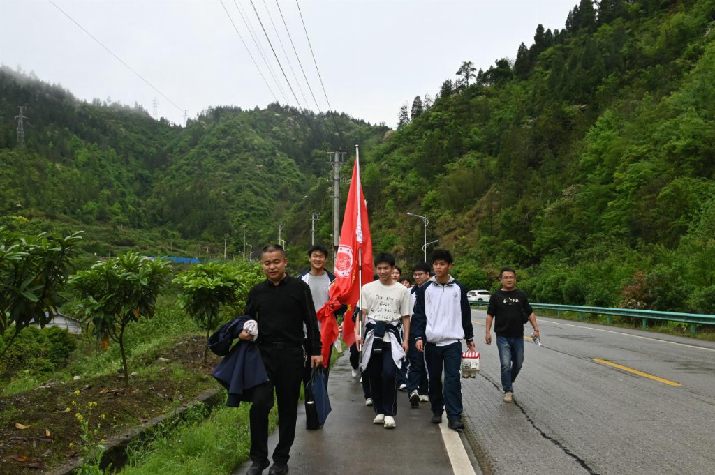 d8e5c3037feb52844bb76202e6244b323d0efd5c54c5037aae05f8a808576124