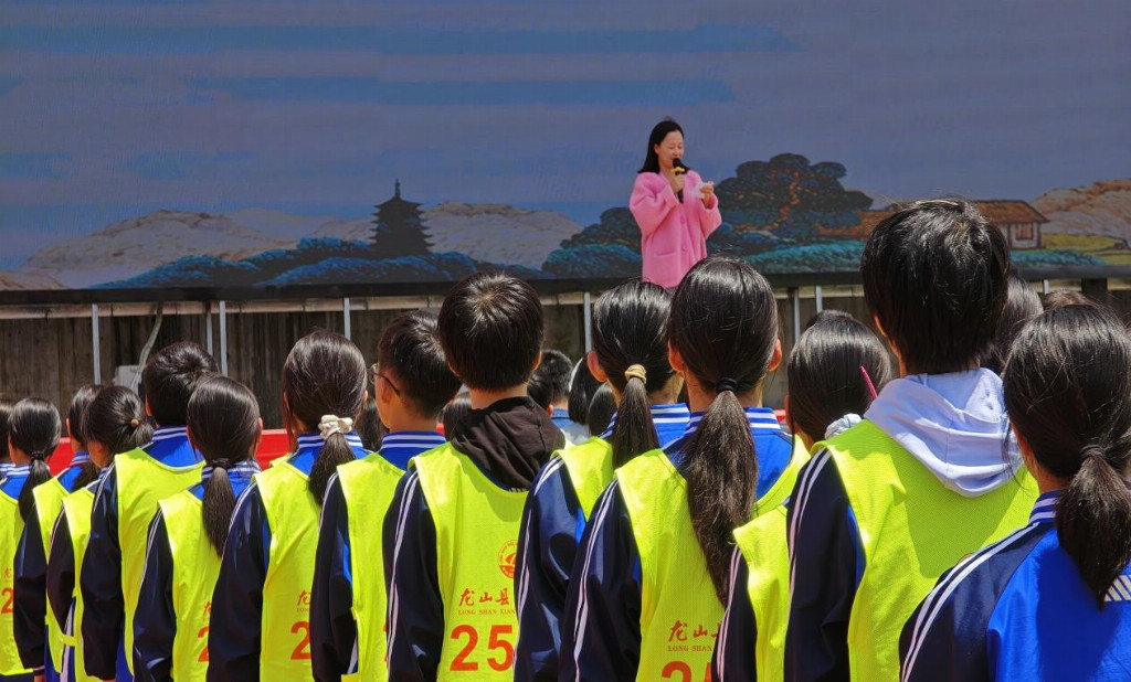 c282bb2ab4027ac2f74272869d6baa4b6ff5c6a3f8eab2f84ecbde24bcdf33d5