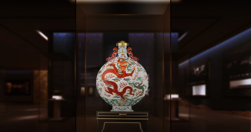 御瓷绝品传世巨作,五粮液股份真龙天子苍龙教子纪念酒