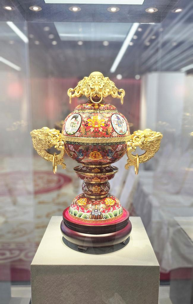 518万元天价成交！六位国大师联袂重器《景泰六绝・盛世尊》传承版再创拍卖佳绩
