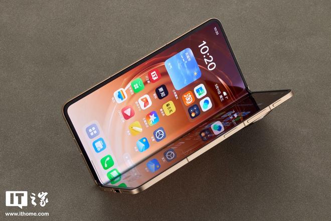 消息称某厂阔折叠测试骁龙8 Elite Gen6系列，预计为OPPO旗下