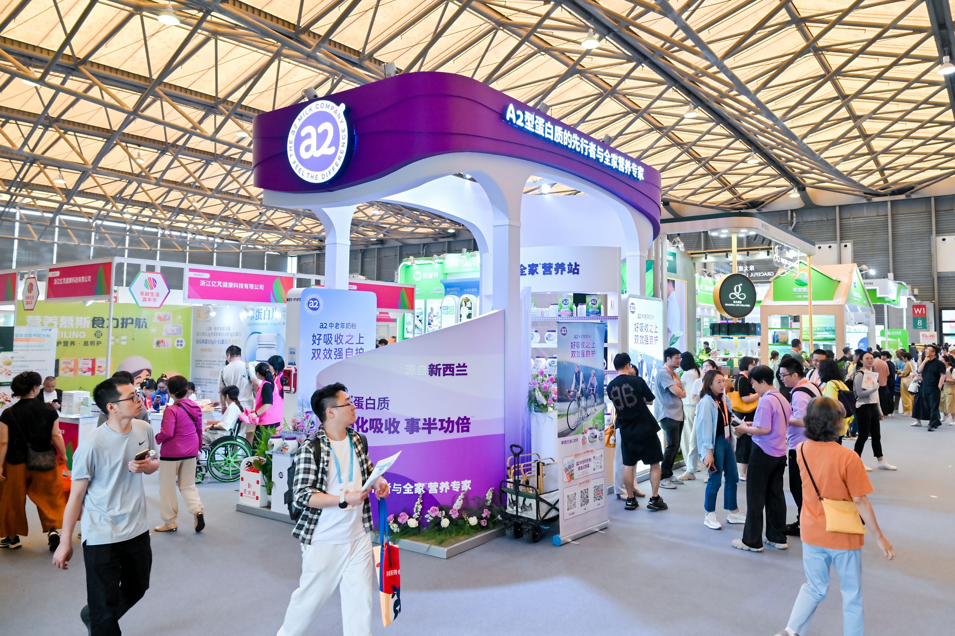 a2展台.jpg