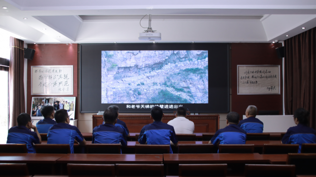 中交路建瑞通建工河南区域党支部组织开展“庆七一”主题党日活动