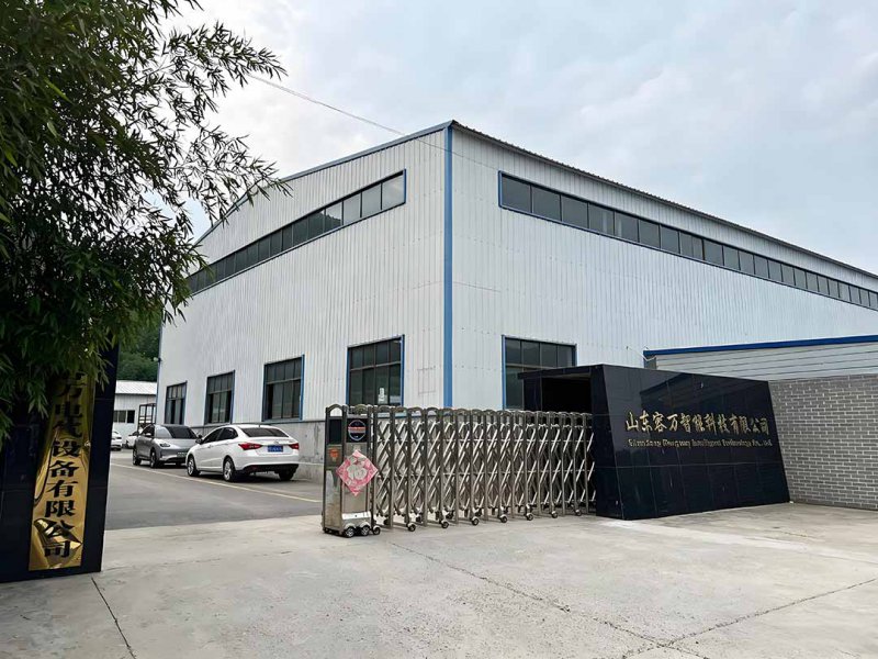 容万工厂门口.jpg