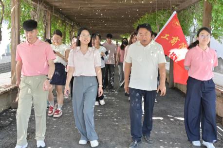 河北经贸大学工商管理学院赴仇庄镇宋王务村联村产业基地开展调研