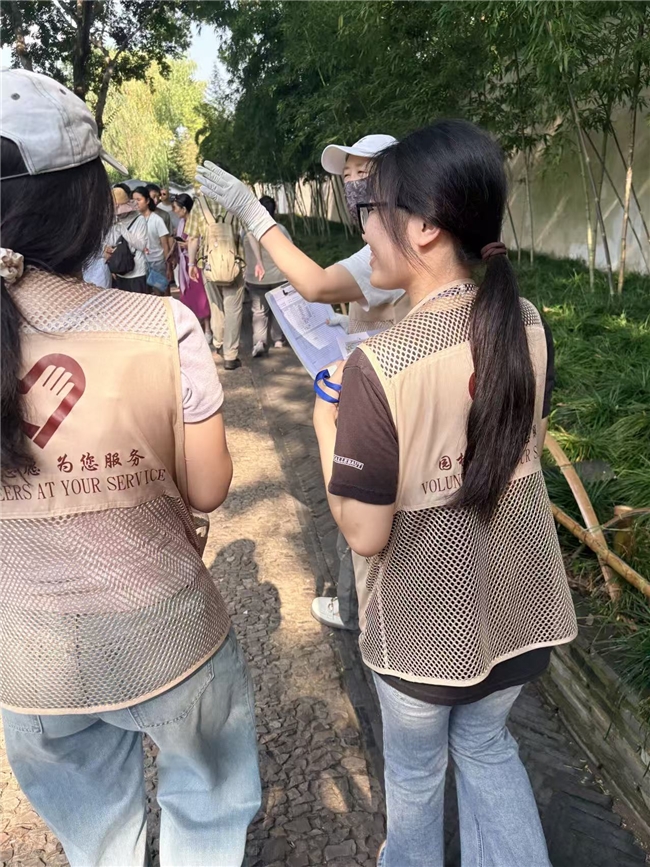 扬大学子高温坚守拙政园:用脚步丈量姑苏文脉