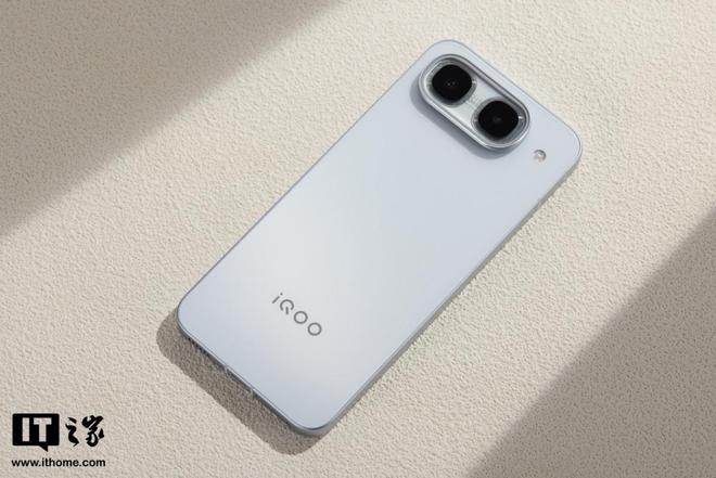 iQOO Neo11至尊版手机三款配色公布，8月18日发布