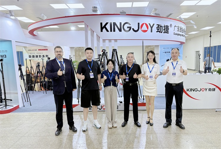 BIRTV2026合影1.jpg