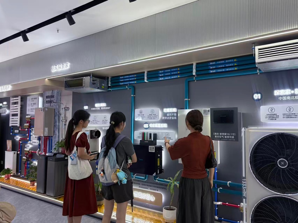 探智造一线风貌 研数字转型路径——南京审计大学国际联合审计学院实践团走进美的集团调研数字化转型实践
