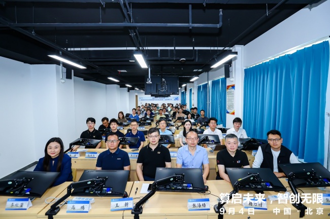 华为ICT学院昇腾开发者高校训练营走进北京邮电大学，共探国产计算人才培养新路径