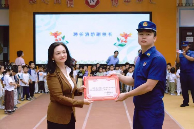 五融五育筑平安 消防护航启新程｜西安市莲湖民族幼儿园开展消防安全进校园实践活动
