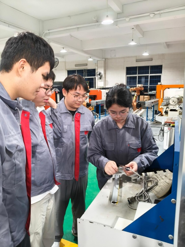 广州工程技术职业学院团队攻克光栅尺卡脖子难题,自研“智眼金睛QC400”助力工业母机国产化