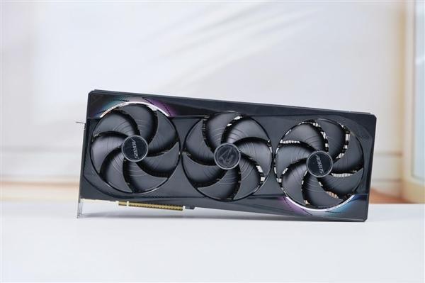 性能暴涨18%！RTX 5070 Ti深度超频当RTX 5080用：功耗不到290W