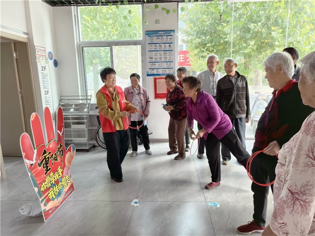 江苏阜宁：圈住小欢喜 滚出大快乐